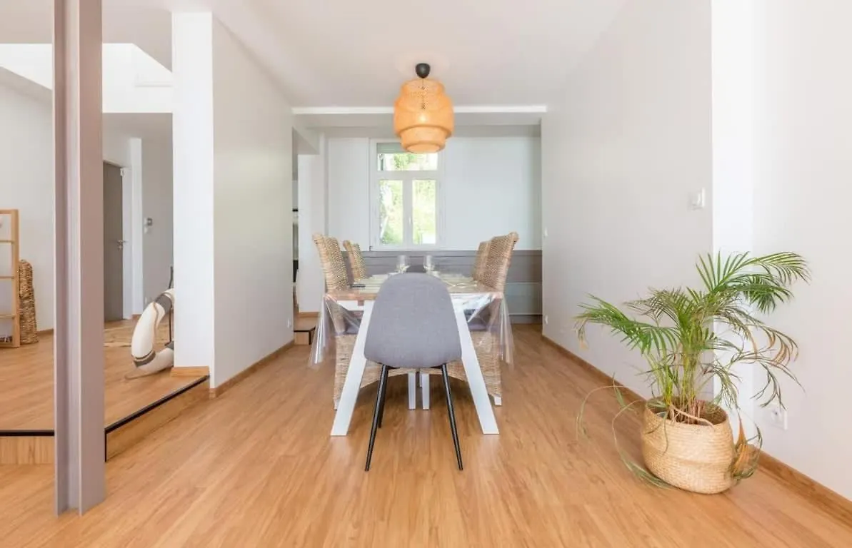 LES PIEDS DANS L'EAU - Bel appartement - Vue mer - 6 personnes Cancale 0*,  France